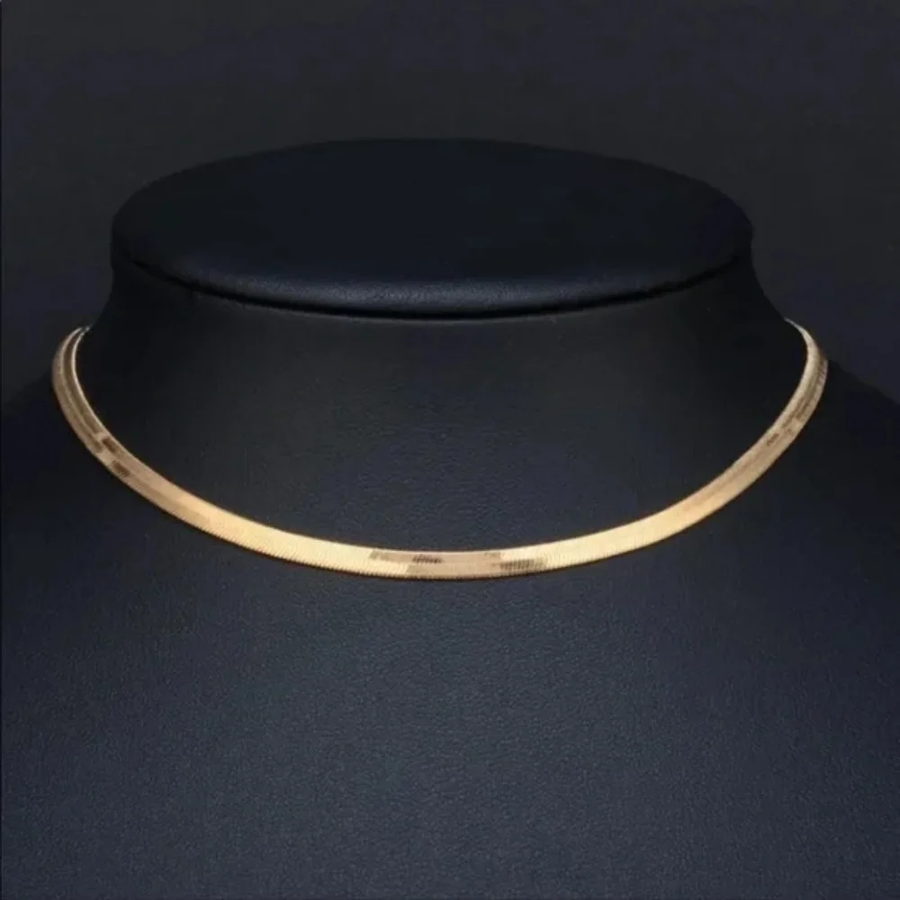 NWT NEW GOLD HERRINGBONE CLAVICLE FLAT CHAIN NECKLACE - Picture 2 of 3